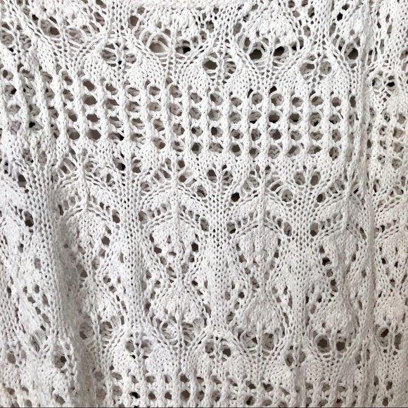 SOLD! Knitted White Crop Trop, XS - Picture 3 of 4